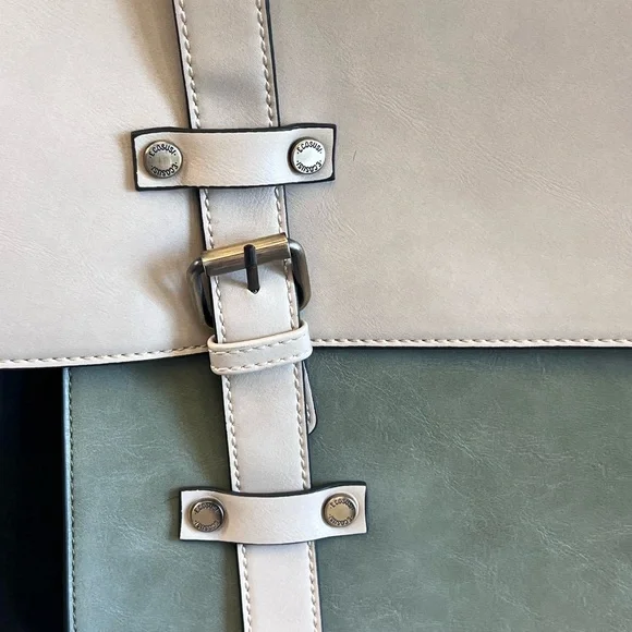 Classic Cream and Green Leather Briefcase - Picture 2 of 15